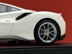 1:18 Ferrari 488 Pista Bianco Italia Limited 32 pcs. - BBR Models