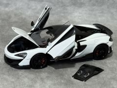 1:18 McLaren 600LT White 2018 Diecast - LCD Models