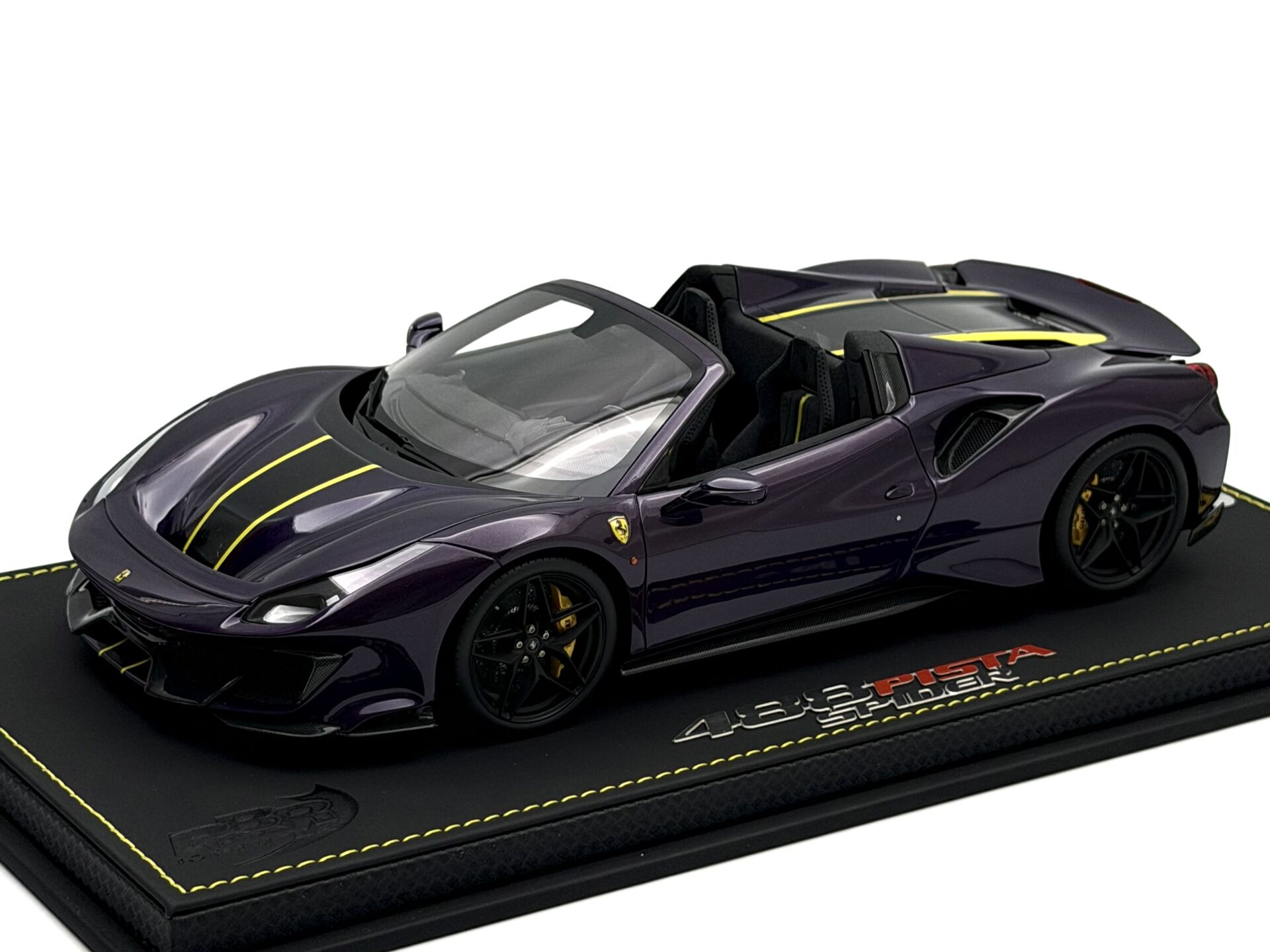 1:18 Ferrari 488 Pista Spider Hong Kong Violet Limited 24 pcs. - BBR Models
