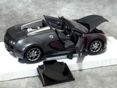 1:18 Bugatti Veyron Grand Sport 2009 Grey/Purple Met - Minichamps