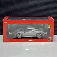 1:18 Alfa Romeo 4C Grigio Basalto 2013 - Autoart