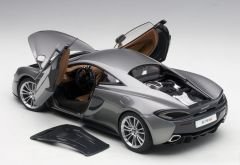 1:18 McLaren 570S Blade Silver 2015 76043 - Autoart