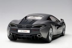 1:18 McLaren 570S Blade Silver 2015 76043 - Autoart