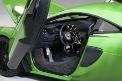 1:18 McLaren 570S Mantis Green 2015 76042 - Autoart