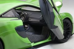 1:18 McLaren 570S Mantis Green 2015 76042 - Autoart