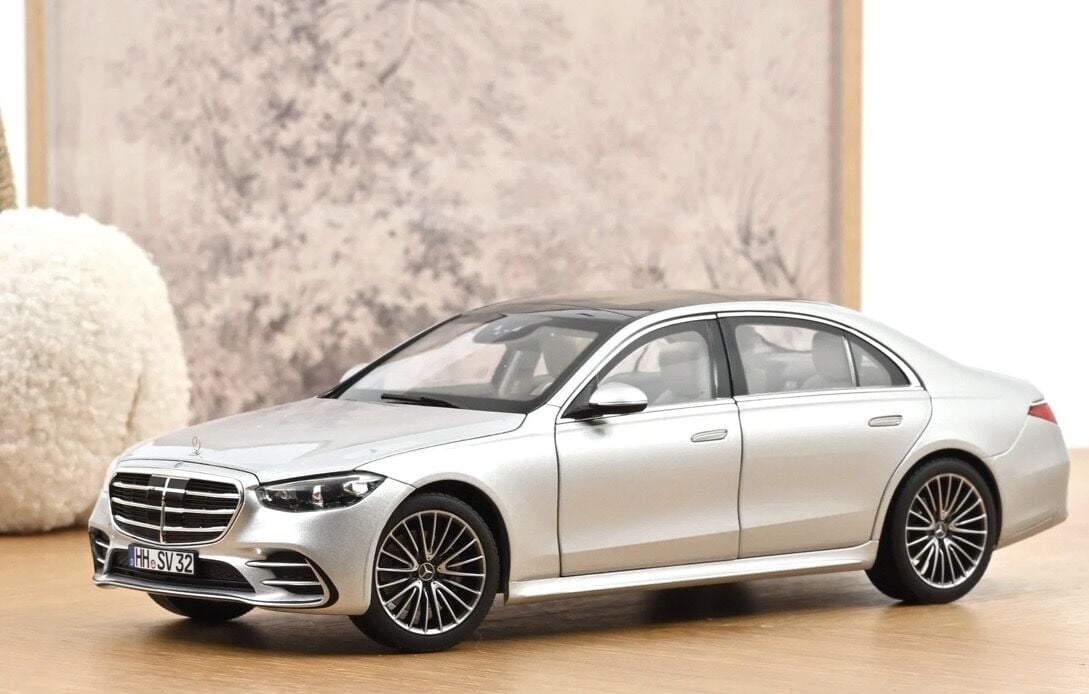 1:18 Mercedes-Benz S Class W223 AMG Line Brilliant Silver - Norev
