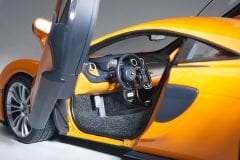 1:18 McLaren 570S Orange 2015 76044 - Autoart