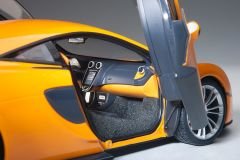 1:18 McLaren 570S Orange 2015 76044 - Autoart