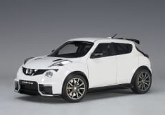 1:18 Nissan Juke R 2.0 White 2016 77456 - Autoart