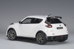 1:18 Nissan Juke R 2.0 White 2016 77456 - Autoart