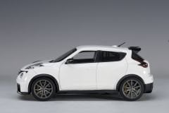 1:18 Nissan Juke R 2.0 White 2016 77456 - Autoart
