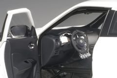 1:18 Nissan Juke R 2.0 White 2016 77456 - Autoart
