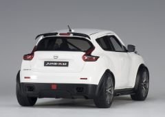 1:18 Nissan Juke R 2.0 White 2016 77456 - Autoart
