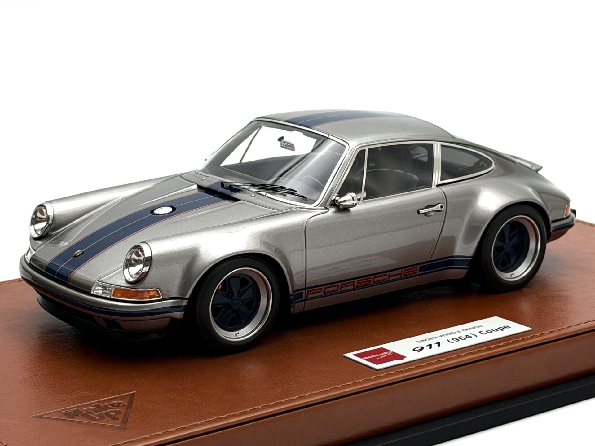 1:18 Porsche 911 964 Singer Titanium Silver/Navy Stripe - Make Up