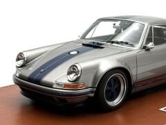 1:18 Porsche 911 964 Singer Titanium Silver/Navy Stripe - Make Up