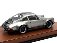 1:18 Porsche 911 964 Singer Titanium Silver/Navy Stripe - Make Up