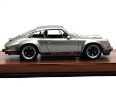 1:18 Porsche 911 964 Singer Titanium Silver/Navy Stripe - Make Up