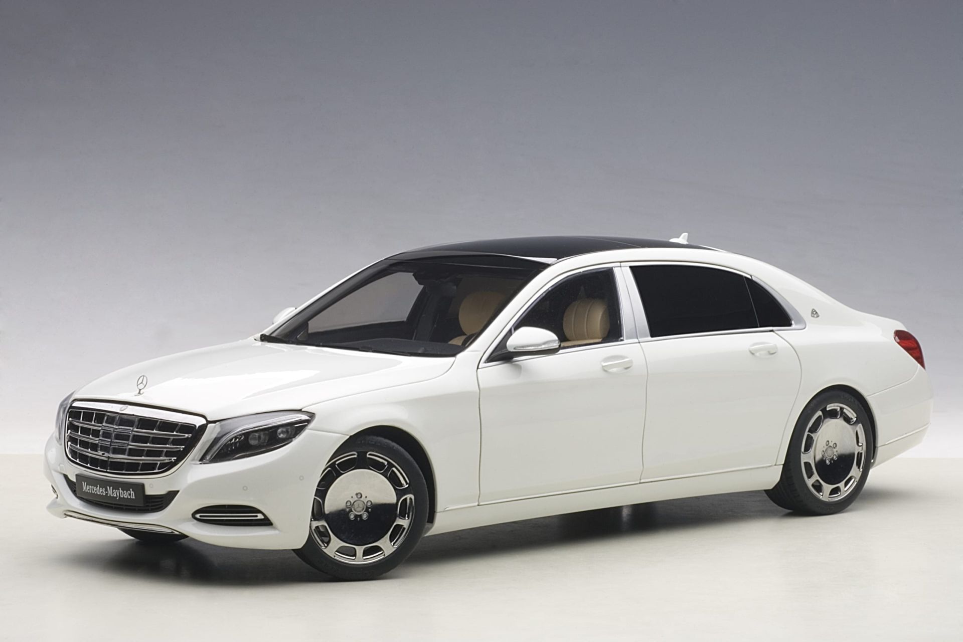 1:18 Mercedes-Maybach S Class S600 SWB White 76291 - Autoart