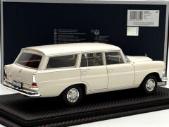 1:18 Mercedes-Benz 200 W110 Universal Cream 1966 - Norev