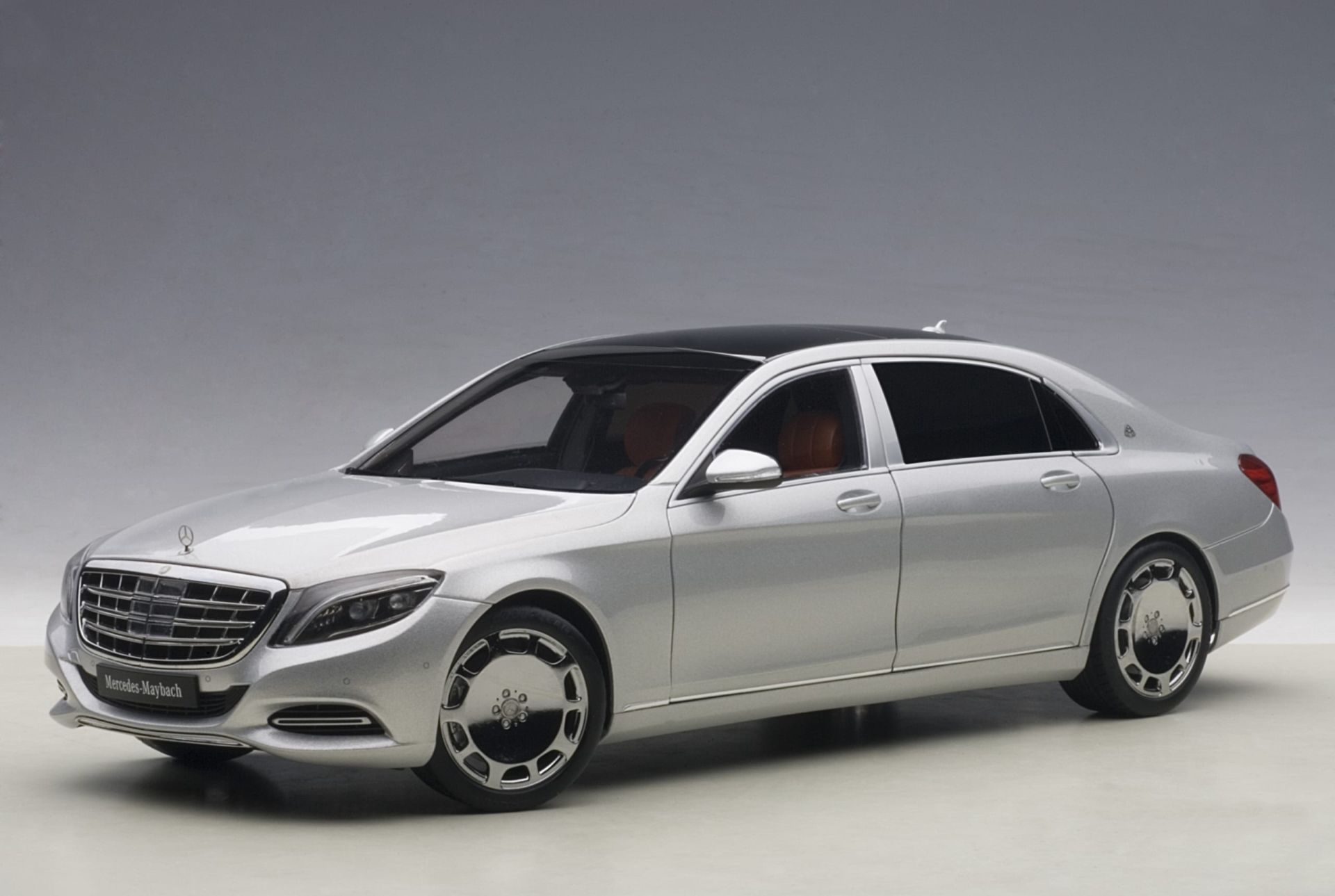 1:18 Mercedes-Maybach S Class S600 SWB Silver 76292 - Autoart
