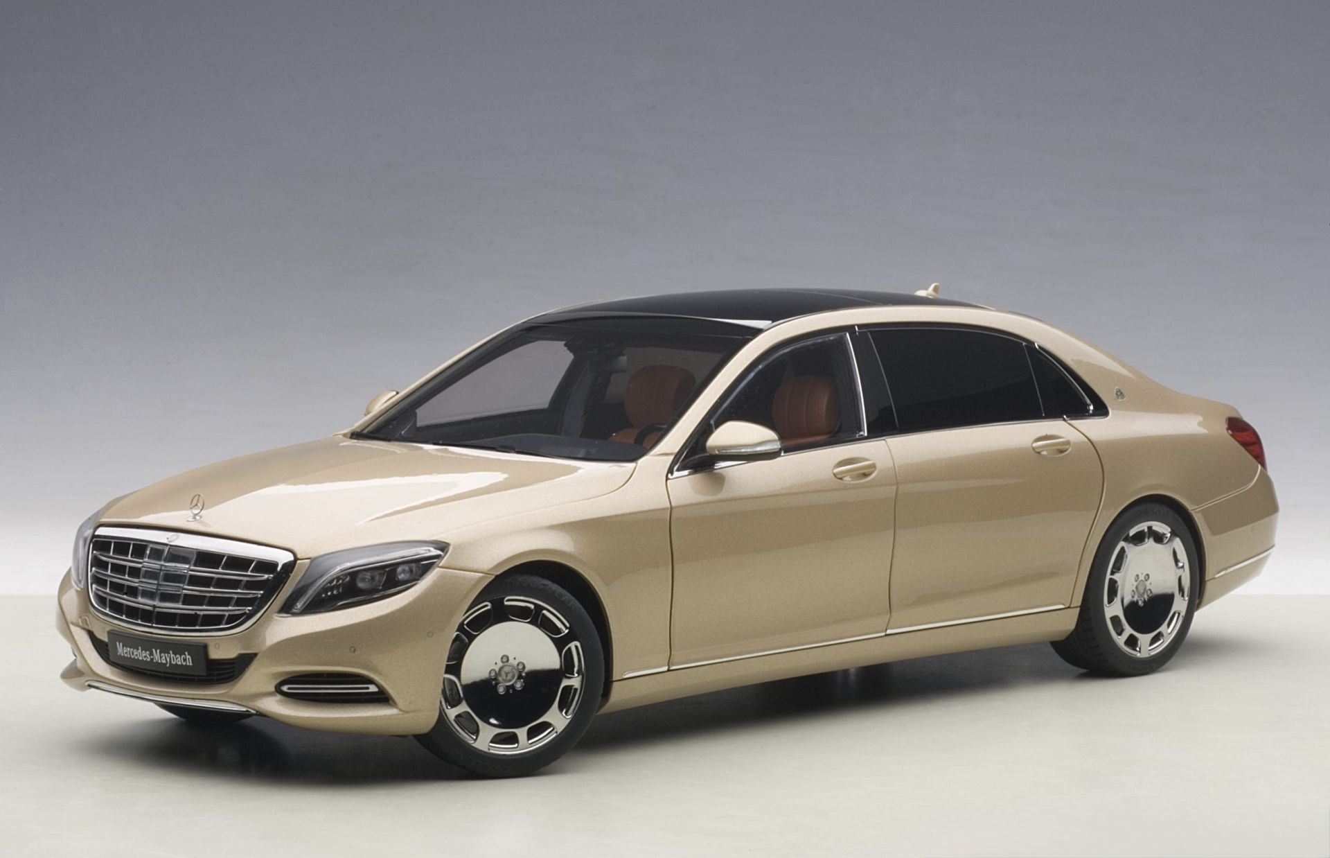 1:18 Mercedes-Maybach S Class S600 SWB Gold 76294 - Autoart