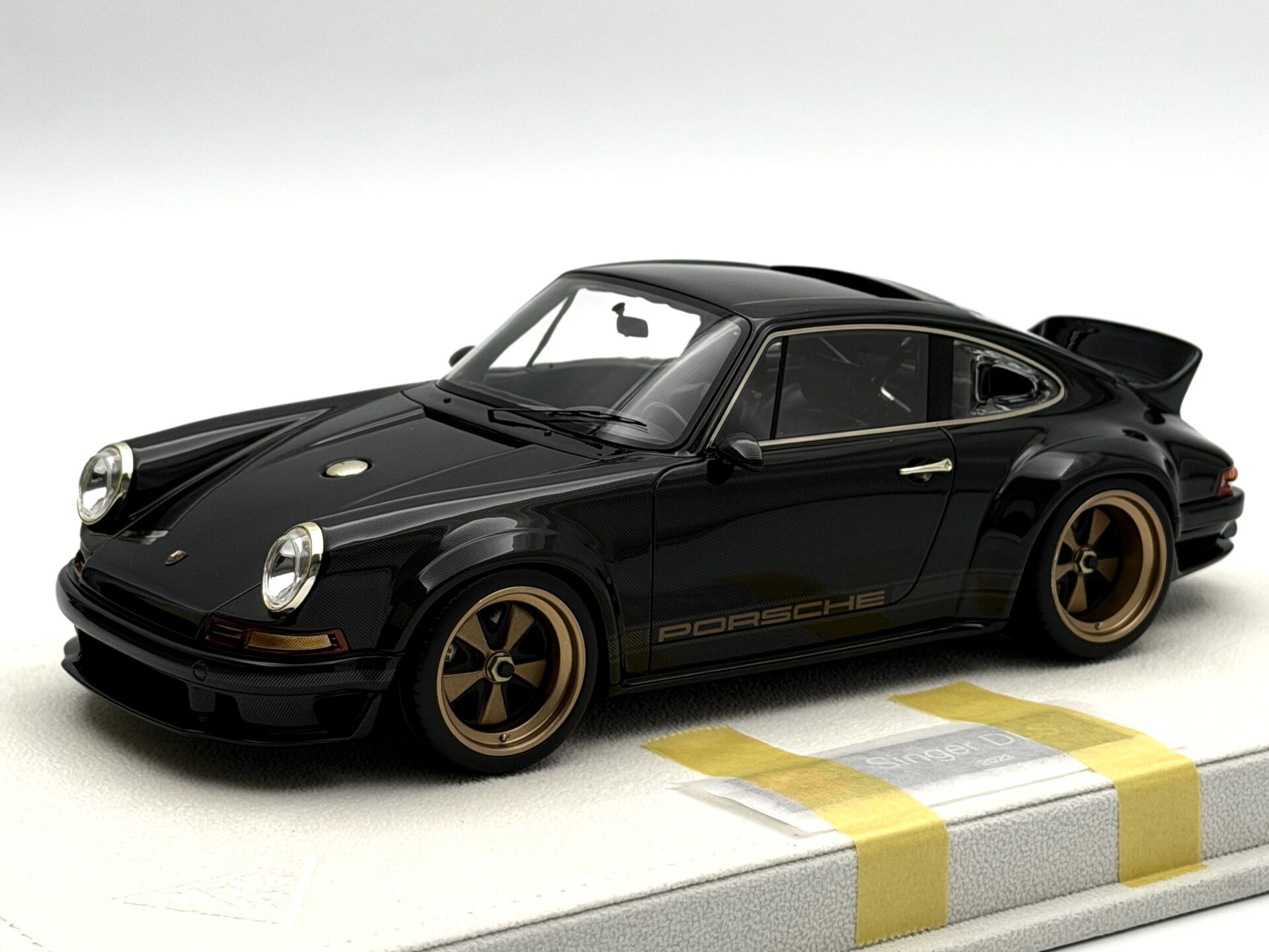 1:18 Porsche 911 964 Singer Carbon Vision - Make Up