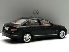 1:18 Mercedes-Benz C Class Elegance W204 Black - Autoart Dealer