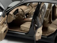 1:18 Mercedes-Benz C Class Elegance W204 Black - Autoart Dealer