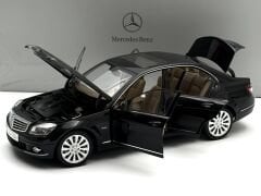 1:18 Mercedes-Benz C Class Elegance W204 Black - Autoart Dealer