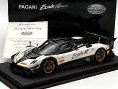 1:18 Pagani Zonda Revolucion White/Carbon Fiber  78273 - Autoart