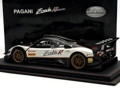 1:18 Pagani Zonda Revolucion White/Carbon Fiber  78273 - Autoart