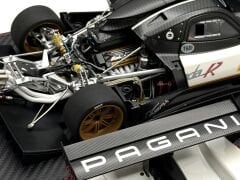 1:18 Pagani Zonda Revolucion White/Carbon Fiber  78273 - Autoart
