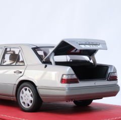 1:18 Mercedes-Benz E Class E320 W124 Silver 1995 -Autoart