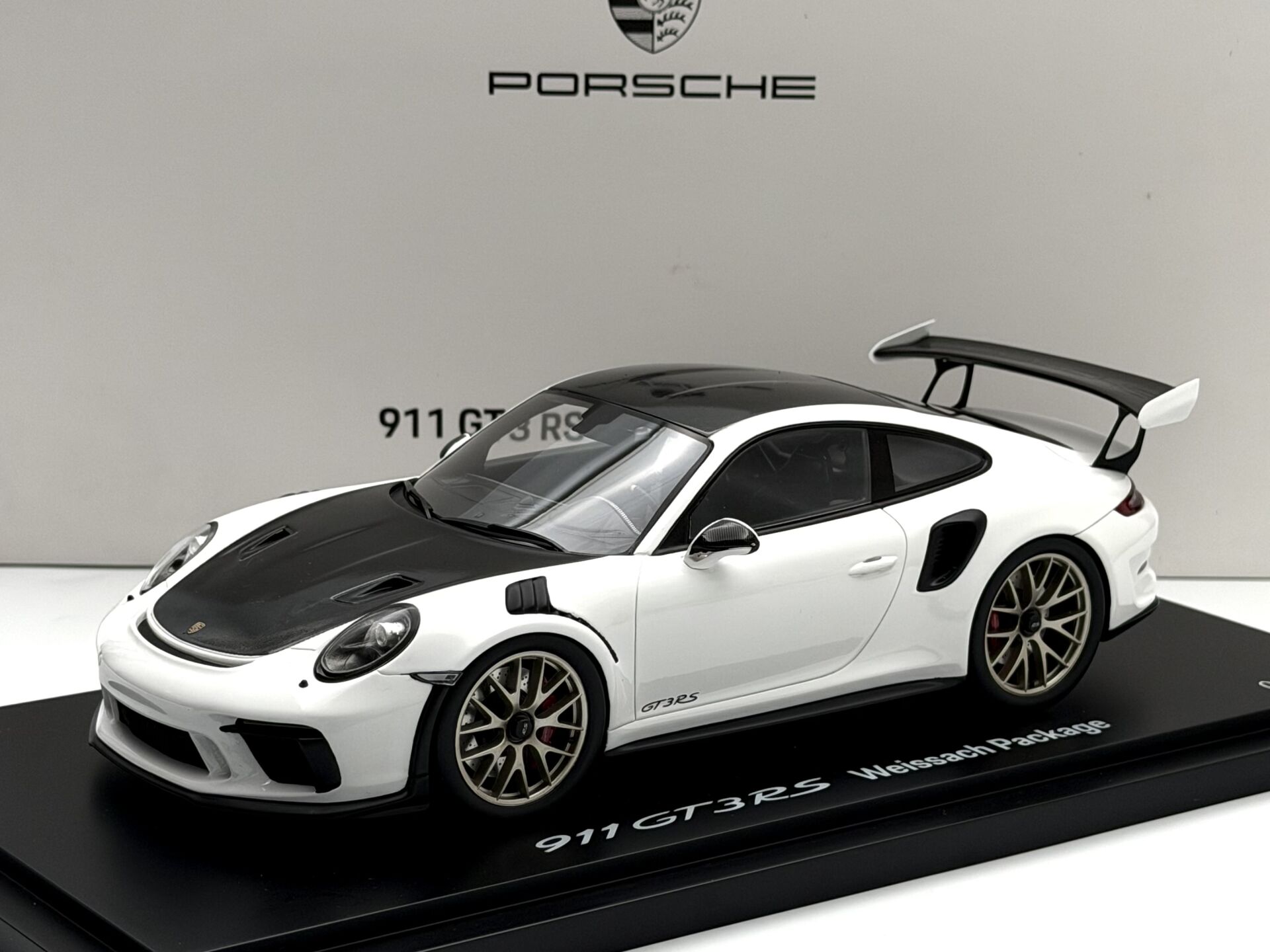 1:18 Porsche 911 991.2 GT3 RS Weissach Package 2018 - Spark