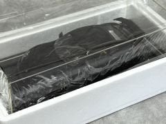 1:18 Porsche Cayman GT4 Black 2016 - Spark