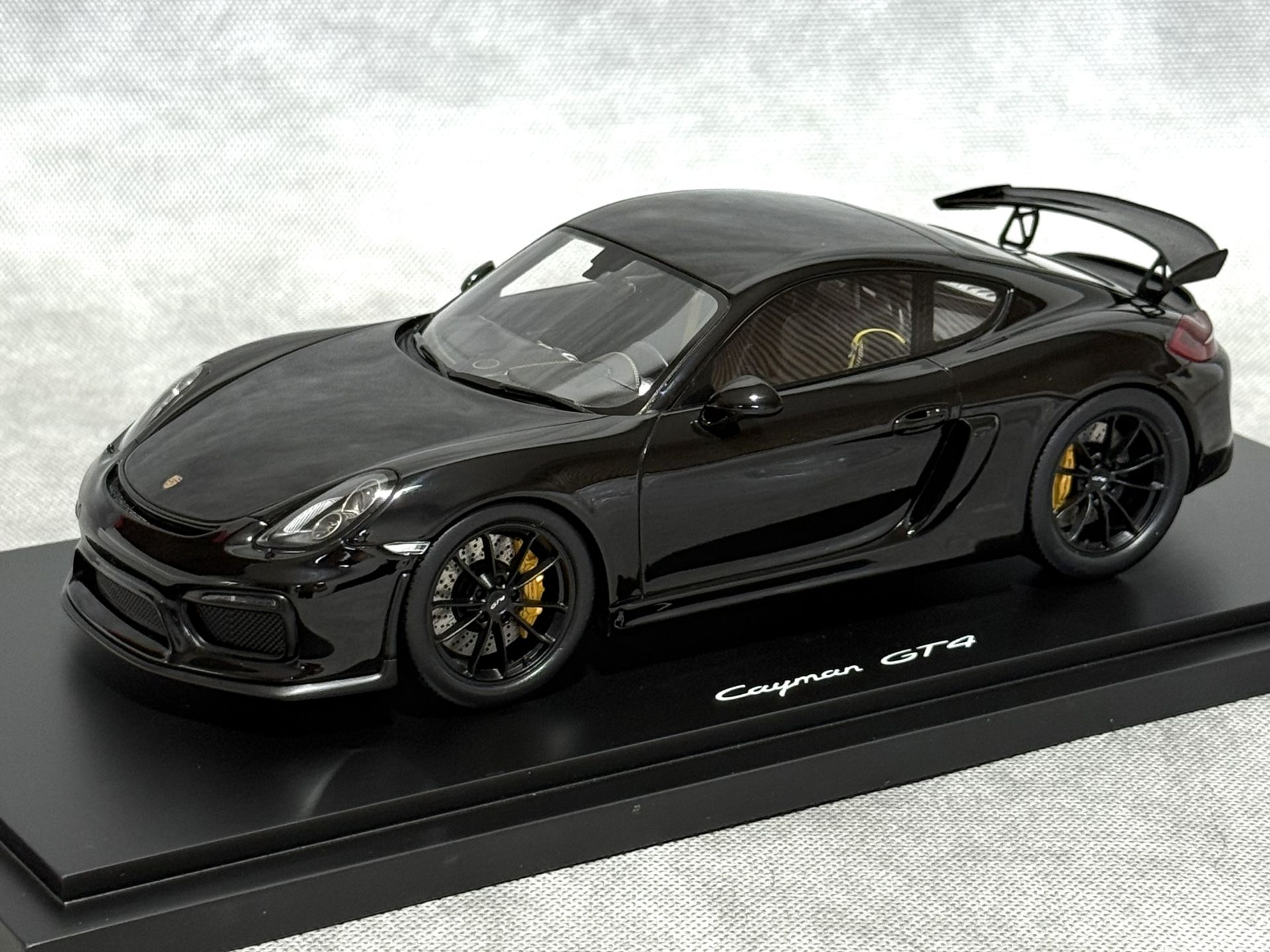 1:18 Porsche Cayman GT4 Black 2016 - Spark