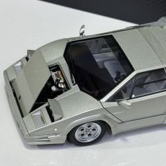 1:18 Lamborghini Countach 25th Anniversary Edition - Autoart Signature