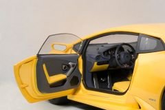 1:18 Lamborghini Huracan LP610-4 Yellow 2014- Autoart
