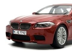 1:18 BMW M5 F10 M Sakhir Orange 2012 - Kyosho