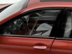 1:18 BMW M5 F10 M Sakhir Orange 2012 - Kyosho