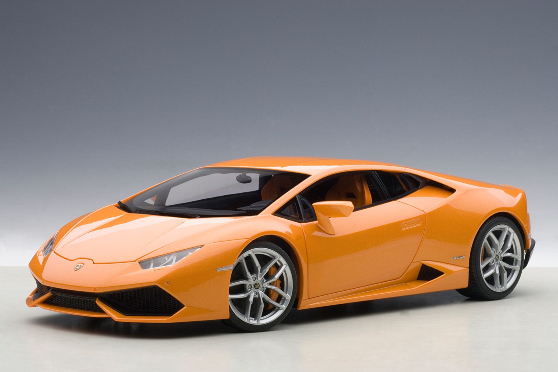 1:18 Lamborghini Huracan LP610-4 Orange 2014- Autoart