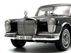 1:18 Mercedes-Benz 600 Pullman W100 Limousine Black - CMC