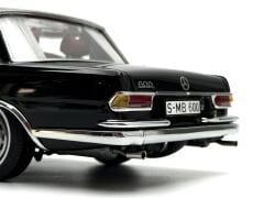 1:18 Mercedes-Benz 600 Pullman W100 Limousine Black - CMC
