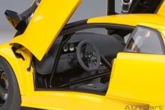 1:18 Lamborghini Diablo SV-R Superfly Yellow 1996 - Autoart