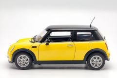 1:18 Mini Cooper R50 Yellow 2001 74824 - Autoart
