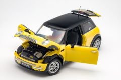 1:18 Mini Cooper R50 Yellow 2001 74824 - Autoart
