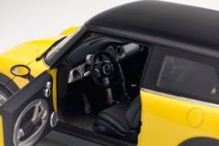 1:18 Mini Cooper R50 Yellow 2001 74824 - Autoart