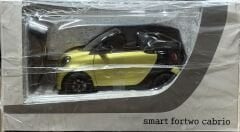 1:18 Smart Fortwo Cabrio 453 Black/Yellow 2015 - Norev