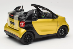 1:18 Smart Fortwo Cabrio 453 Black/Yellow 2015 - Norev