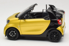 1:18 Smart Fortwo Cabrio 453 Black/Yellow 2015 - Norev